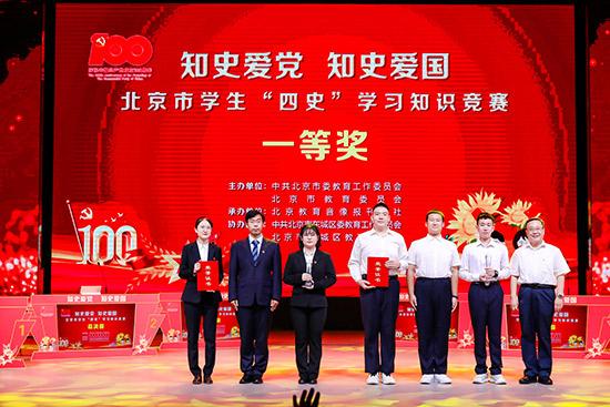 收视一姐因恋爱花男友2亿生活费,被网暴,和富豪恋爱真危险