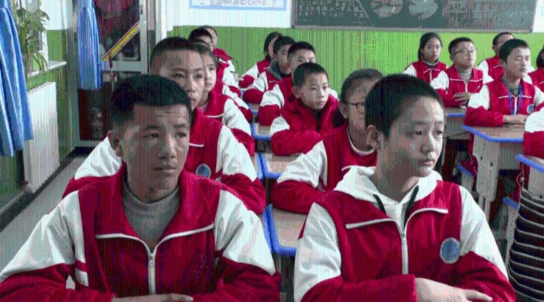 苹果Vision Pro头显目前约有230个原生应用, Office等大量应用截图出炉